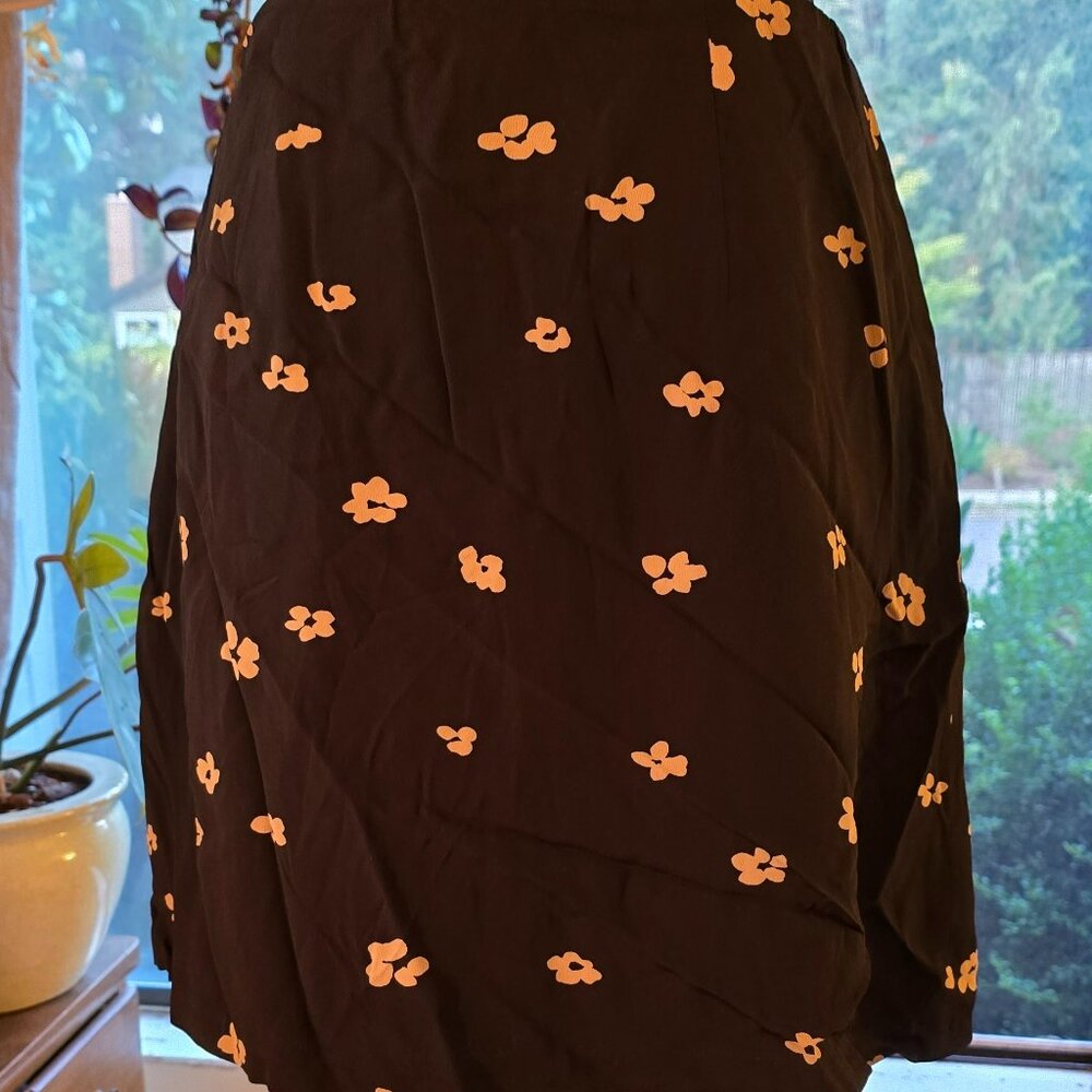 Banana Republic Black Skirt w/ Tan Flowers 8 - Picture 4 of 4